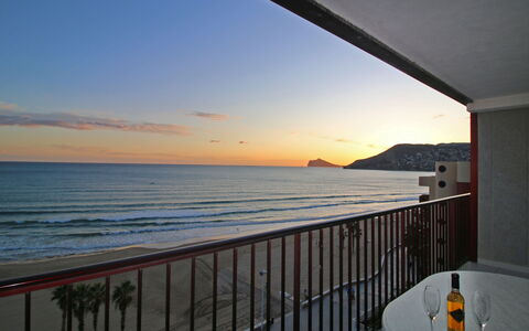 Calpe Playa: Water, Lucht, Wolk, Eigendom, Hek, Afterglow, Zonsondergang, Horizon, Schemer, Zonsopkomst
