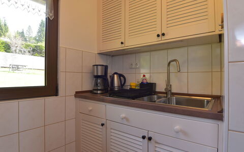 Selma: Cabinetry, Gootsteen, Wastafel, Countertop, Kraan, Eigendom, Gebouw, Loodgieterswerkinrichting, Keuken, Hout