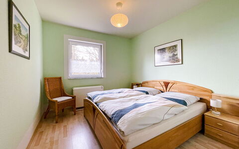 Konrad: Eigendom, Meubilair, Fotolijst, Venster, Hout, Comfort, Interieur Ontwerp, Verf, Bed Frame