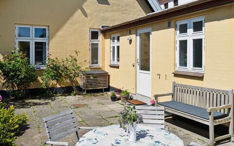 Detlef - 200M from the Sea: Hout, Huis, Verblijf, Huis, Dak, Landelijk Gebied, Siding, Blokhut, Garden Gebouwen, Hardwood