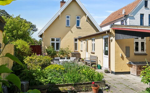 Detlef - 200M from the Sea: Hout, Huis, Verblijf, Huis, Dak, Landelijk Gebied, Siding, Blokhut, Garden Gebouwen, Hardwood