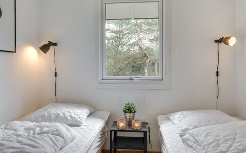 Essi - 300M from the Sea: Muur, Interieur Ontwerp, Slaapkamer, Plafond, Verdieping, Flooring, Bed, Bed Frame, Bedding, Kamer