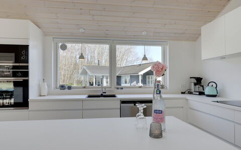 Oke - 350M from the Sea: Interieur Ontwerp, Hout, Keuken, Plafond, Countertop, Flooring, Lichte Inrichting, Huis, Verdieping, Verlichting