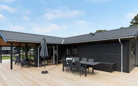 Ignat - 175M from the Sea: Hout, Huis, Verblijf, Huis, Dak, Landelijk Gebied, Siding, Blokhut, Garden Gebouwen, Hardwood