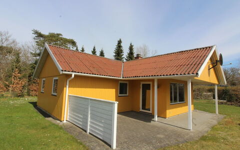 Berthilde - 400M from the Sea: Hout, Huis, Verblijf, Huis, Dak, Landelijk Gebied, Siding, Blokhut, Garden Gebouwen, Hardwood