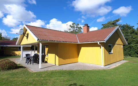 Berthilde - 400M from the Sea: Hout, Huis, Verblijf, Huis, Dak, Landelijk Gebied, Siding, Blokhut, Garden Gebouwen, Hardwood