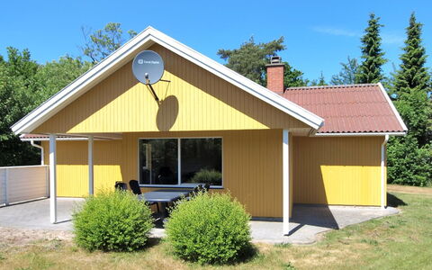 Berthilde - 400M from the Sea: Hout, Huis, Verblijf, Huis, Dak, Landelijk Gebied, Siding, Blokhut, Garden Gebouwen, Hardwood