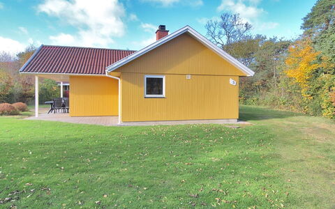 Berthilde - 400M from the Sea: Hout, Huis, Verblijf, Huis, Dak, Landelijk Gebied, Siding, Blokhut, Garden Gebouwen, Hardwood