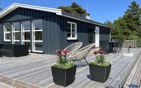 Algeth - 350M from the Sea: Meubilair, Interieur Ontwerp, Stoel, Flooring, Tafel, Toevlucht, Verdieping, Plafond, Kamer, Eco Hotel