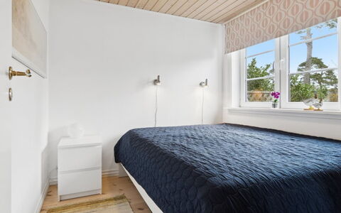 Algeth - 350M from the Sea: Interieur Ontwerp, Slaapkamer, Hout, Bed, Flooring, Plafond, Verdieping, Bedding, Meubilair, Laken