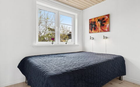 Algeth - 350M from the Sea: Hout, Slaapkamer, Interieur Ontwerp, Bed, Flooring, Verdieping, Bedding, Laken, Bed Frame, Huis