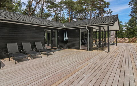 Eliz - 800M from the Sea: Hout, Huis, Verblijf, Huis, Dak, Landelijk Gebied, Siding, Blokhut, Garden Gebouwen, Hardwood
