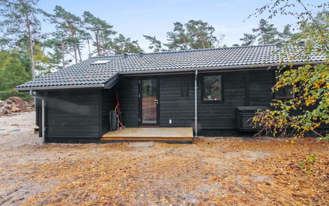 Eliz - 800M from the Sea: Hout, Huis, Verblijf, Huis, Dak, Landelijk Gebied, Siding, Blokhut, Garden Gebouwen, Hardwood