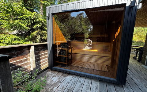 Yrja - 150M from the Sea: Verblijf, Backyard, Werf, Garden Gebouwen, Schuur, Siding, Buitenmeubels, Blokhut, Outdoor Structuur, Keet
