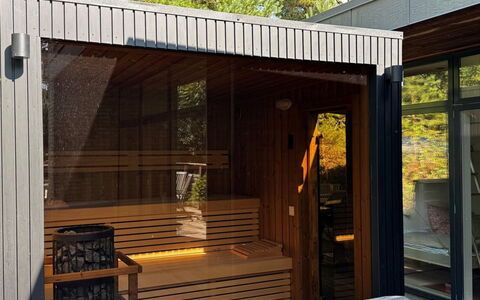 Yrja - 150M from the Sea: Verblijf, Backyard, Werf, Garden Gebouwen, Schuur, Siding, Buitenmeubels, Blokhut, Outdoor Structuur, Keet