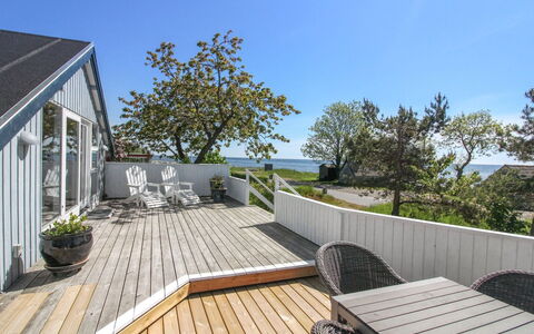 Julietta - 50M from the Sea: Struik, Stedelijk Ontwerp, Groundcover, Steen, Appartement, Landgoed, Metselwerk, Balkon, Landscaping