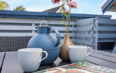 Julietta - 50M from the Sea: Struik, Stedelijk Ontwerp, Groundcover, Steen, Appartement, Landgoed, Metselwerk, Balkon, Landscaping