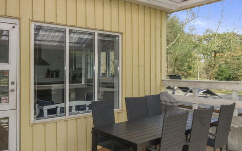 Christella - 200M from the Sea: Hout, Dak, Architectuur, Huis, Huis, Verblijf, Siding, Hardwood, Helling, Landgoed