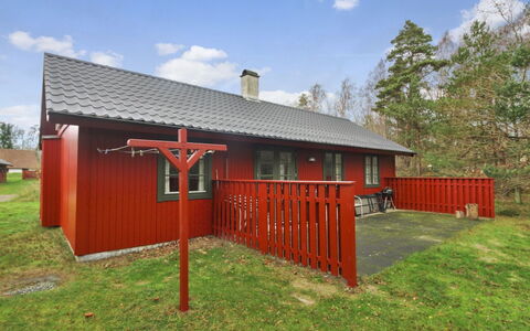 Cvetanka - 200M from the Sea: Hout, Dak, Architectuur, Huis, Huis, Verblijf, Siding, Hardwood, Helling, Landgoed