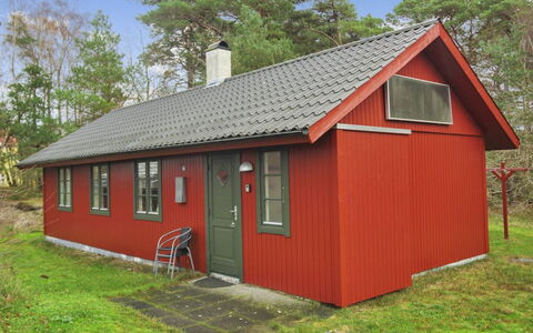 Cvetanka - 200M from the Sea: Hout, Dak, Architectuur, Huis, Huis, Verblijf, Siding, Hardwood, Helling, Landgoed