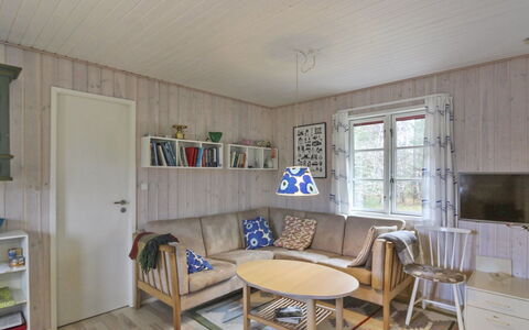 Cvetanka - 200M from the Sea: Hout, Dak, Architectuur, Huis, Huis, Verblijf, Siding, Hardwood, Helling, Landgoed
