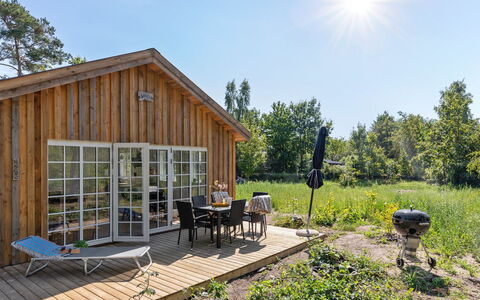 Sami - 200M from the Sea: Hout, Dak, Architectuur, Huis, Huis, Verblijf, Siding, Hardwood, Helling, Landgoed