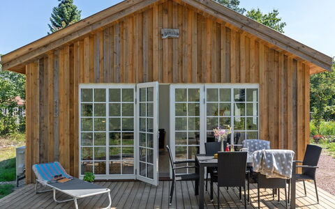 Sami - 200M from the Sea: Hout, Dak, Architectuur, Huis, Huis, Verblijf, Siding, Hardwood, Helling, Landgoed