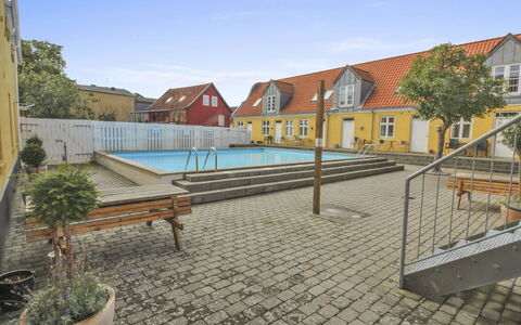 Gulla - 300M from the Sea: Gebouw, Huis, Venster, Huis, Dak, Woongebied, Struik, Verblijf, Land Lot