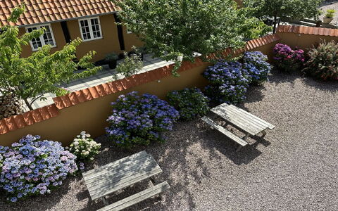Ramona - 10M from the Sea: Hout, Huis, Verblijf, Huis, Dak, Landelijk Gebied, Siding, Blokhut, Garden Gebouwen, Hardwood