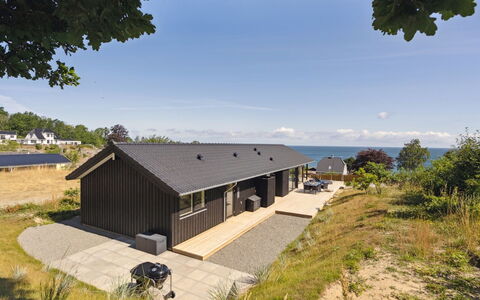 Maike - 200M from the Sea: Struik, Stedelijk Ontwerp, Groundcover, Steen, Appartement, Landgoed, Metselwerk, Balkon, Landscaping