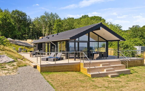 Maike - 200M from the Sea: Struik, Stedelijk Ontwerp, Groundcover, Steen, Appartement, Landgoed, Metselwerk, Balkon, Landscaping