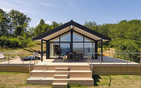 Maike - 200M from the Sea: Struik, Stedelijk Ontwerp, Groundcover, Steen, Appartement, Landgoed, Metselwerk, Balkon, Landscaping
