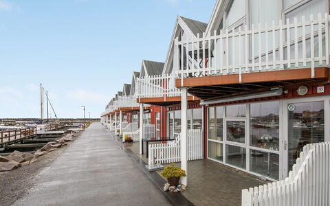 Armela - 10M from the Sea: Architectuur, Huis, Siding, Veranda, Balkon, Daylighting, Hek