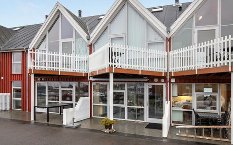 Armela - 10M from the Sea: Architectuur, Huis, Dak, Siding, Parking, Luifel, Balkon, Daylighting