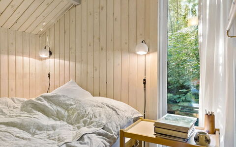 Iskra - 900M from the Sea: Interieur Ontwerp, Muur, Slaapkamer, Hout, Meubilair, Flooring, Plafond, Verdieping, Lichte Inrichting, Bed