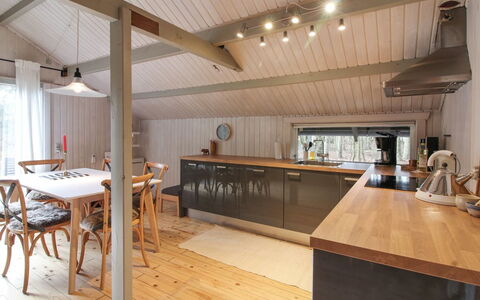 Iskra - 900M from the Sea: Flooring, Hout, Interieur Ontwerp, Verdieping, Plafond, Keuken, Meubilair, Houten Vloer, Countertop, Lichte Inrichting