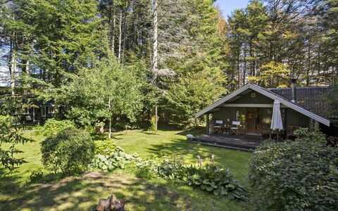 Iskra - 900M from the Sea: Huis, Verblijf, Huis, Struik, Dak, Tuin, Land Lot, Groundcover, De Lente