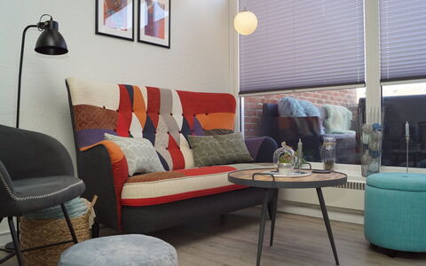 Seppe - 500M from the Sea: Meubilair, Interieur Ontwerp, Flooring, Huis, Woonkamer, Kamer, Verdieping, Kussen, Appartement, Stoel