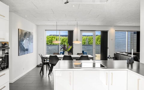 Ilfar - 700M from the Sea: Keuken, Interieur Ontwerp, Flooring, Plafond, Verdieping, Countertop, Lichte Inrichting, Meubilair, Cabinetry, Huishoudapparatuur