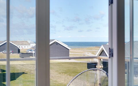 Sira - 250M from the Sea: Struik, Verblijf, Huis, Schaduw, Groundcover, Tuin, Werf, Backyard, Garden Gebouwen, Gazon
