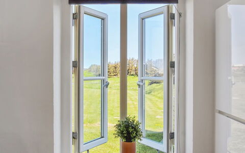 Sira - 250M from the Sea: Glas, Daylighting, Home Deur, Gieten, Ontwerp, Hardwood, Kamerplant, Balkon, Aluminium, Venster Behandeling