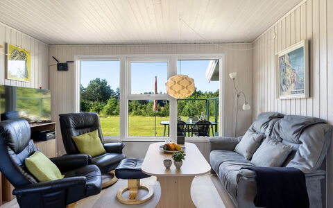 Matis - 650M from the Sea: Meubilair, Interieur Ontwerp, Flooring, Woonkamer, Bankstel, Verdieping, Verlichting, Kamer, Plafond, Huis