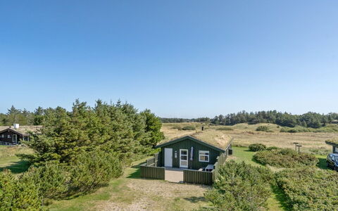 Elsabet - 750M from the Sea: Dak, Huis, Deur, Verblijf, Schaduw, Siding, Werf, Landgoed, Backyard