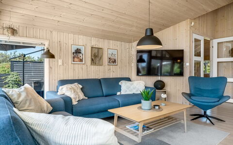 Federica - 500M from the Sea: Dak, Huis, Deur, Verblijf, Schaduw, Siding, Werf, Landgoed, Backyard