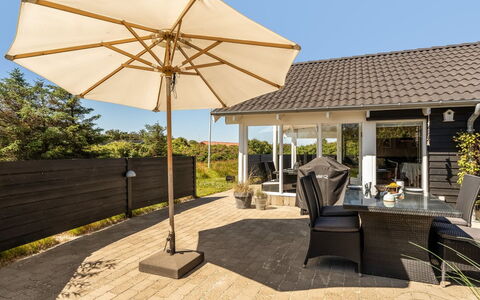 Federica - 500M from the Sea: Dak, Huis, Deur, Verblijf, Schaduw, Siding, Werf, Landgoed, Backyard