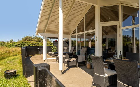 Federica - 500M from the Sea: Dak, Huis, Deur, Verblijf, Schaduw, Siding, Werf, Landgoed, Backyard