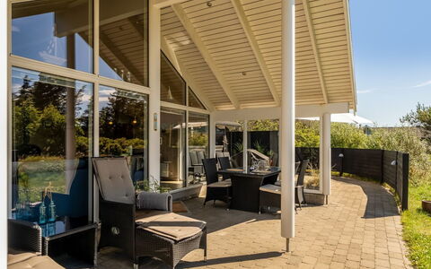 Federica - 500M from the Sea: Dak, Huis, Deur, Verblijf, Schaduw, Siding, Werf, Landgoed, Backyard