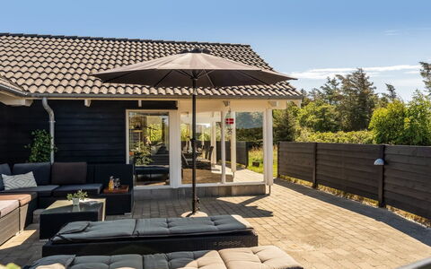 Federica - 500M from the Sea: Dak, Huis, Deur, Verblijf, Schaduw, Siding, Werf, Landgoed, Backyard