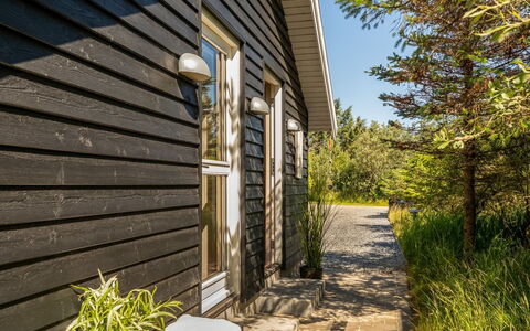 Federica - 500M from the Sea: Dak, Huis, Deur, Verblijf, Schaduw, Siding, Werf, Landgoed, Backyard