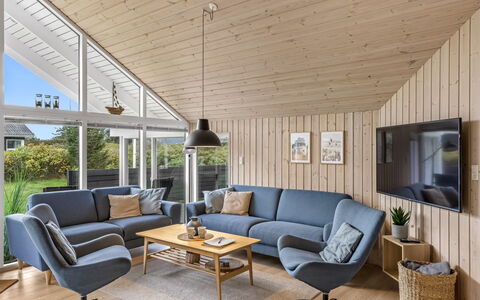 Federica - 500M from the Sea: Hout, Meubilair, Interieur Ontwerp, Huis, Woonkamer, Flooring, Verdieping, Bankstel
